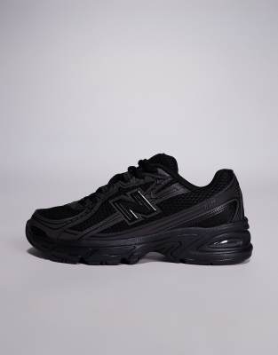 New Balance 740 trainers black