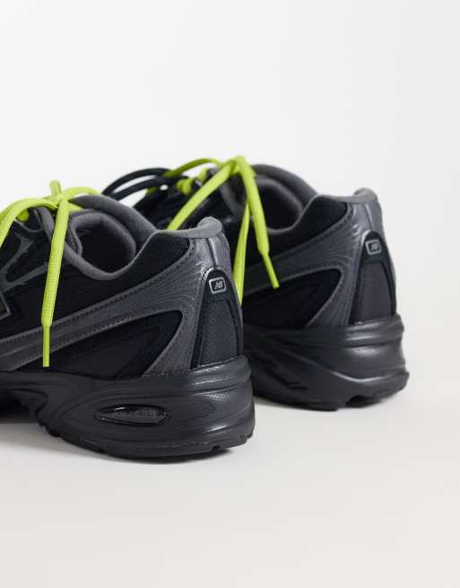 New Balance 740 trainers in black, 2 of 5
