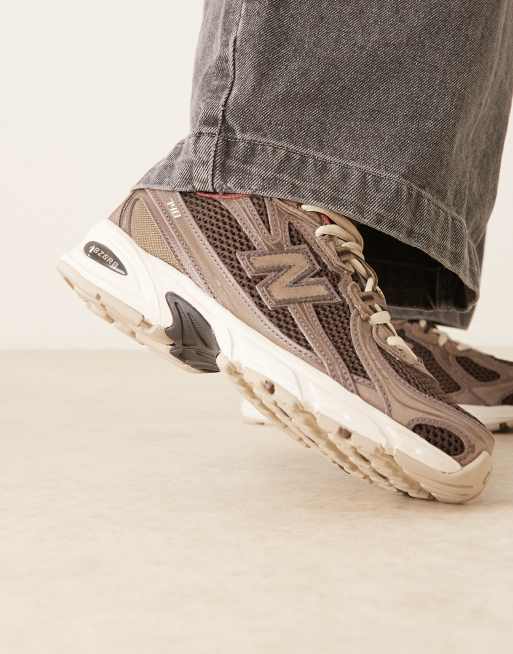 New Balance 740 trainers in brown, 5 of 5