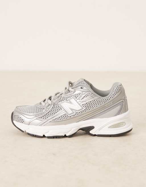 New Balance 740 trainers in grey