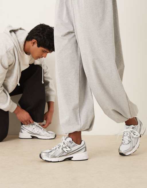 New Balance 740 sneakers in navy and white 