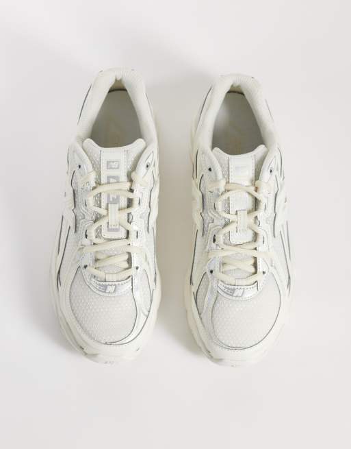New Balance 740 trainers in off-white, 2 of 5