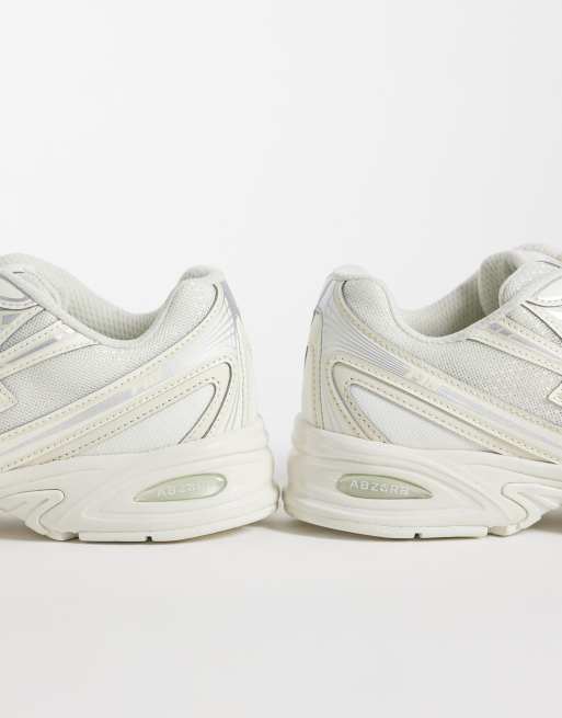 New Balance 740 trainers in off-white, 4 of 5