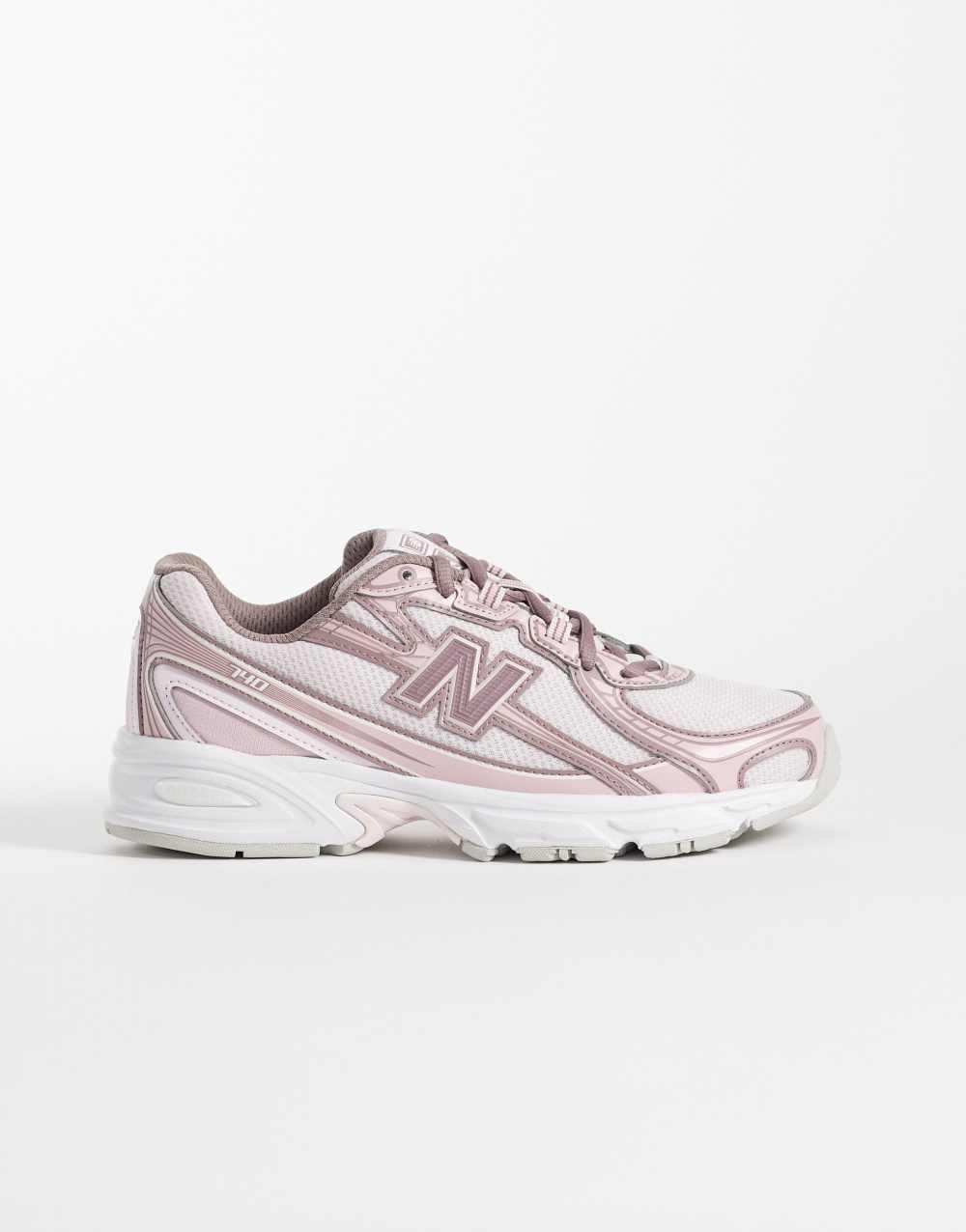New Balance 740 trainers in pink