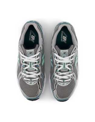 New Balance 740 trainers in silver metallic and turquoise 