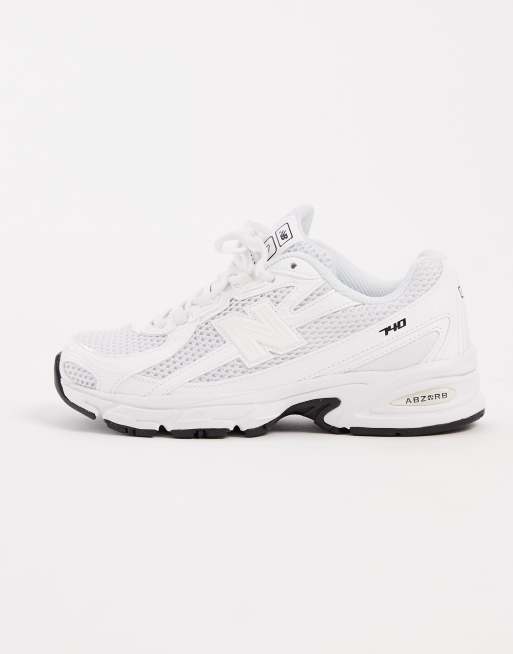 New Balance 740 trainers in white