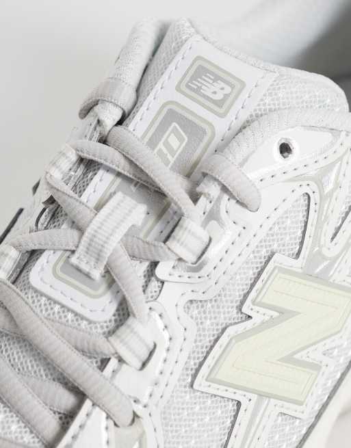 New Balance 740 trainers in white, 4 of 5