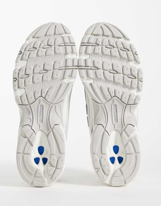 New Balance 740 trainers in white, 5 of 5