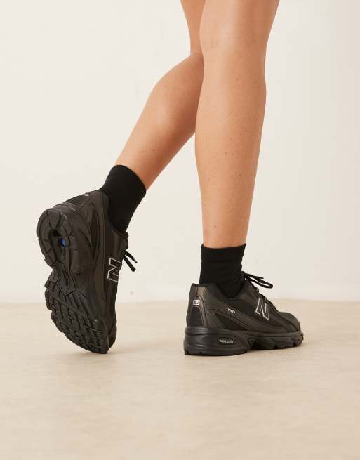 New Balance 740 unisex sneakers in black, 5 of 5