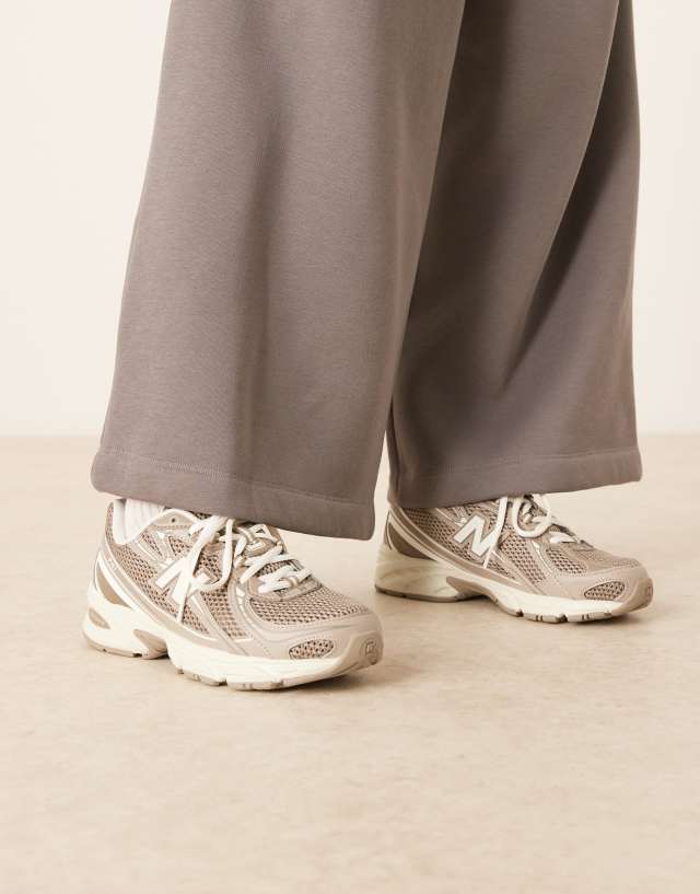 New Balance 740 unisex sneakers in brown and off-white | ASOS