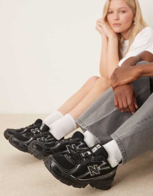 New Balance 740 unisex trainers in black and silver metallic