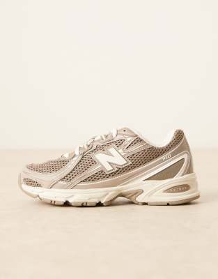  740 unisex trainers in brown and off white