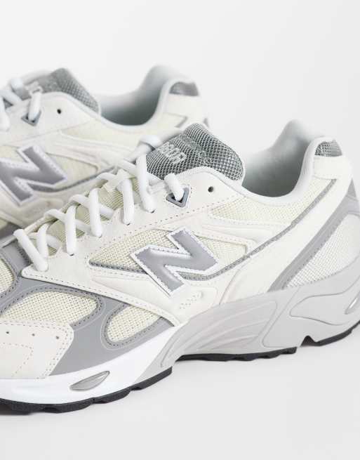 New Balance 880 sneakers in light grey, 4 of 5