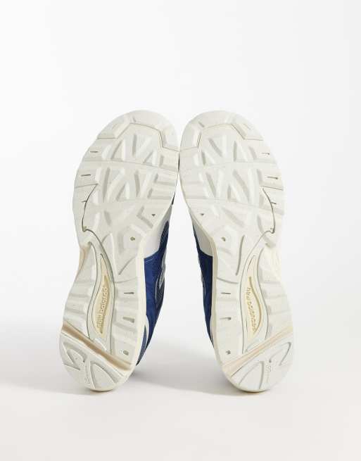 New Balance 880 trainers in navy, 5 of 5