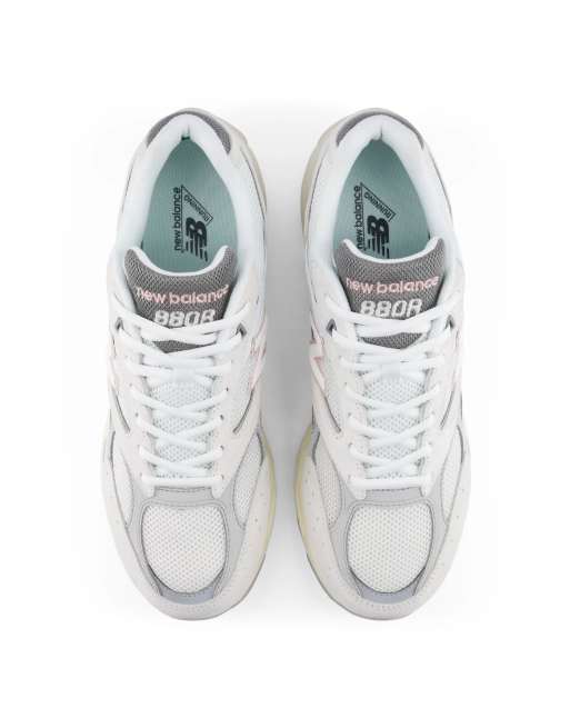 New Balance 880r trainers in reflection, 4 of 4