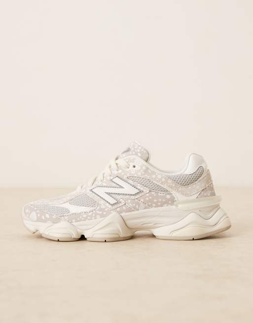 New Balance – 9060 – Grå träningsskor med djurmönster, 2 av 5
