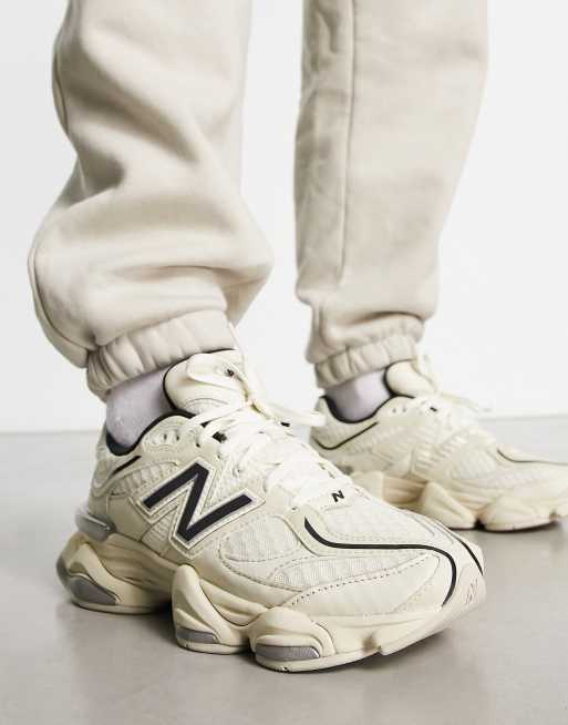 New Balance – 9060 – Naturvita och svarta träningsskor