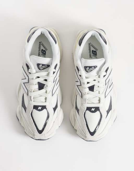 New Balance 9060 Sneaker in Wollweiß und Grau, 2 von 5