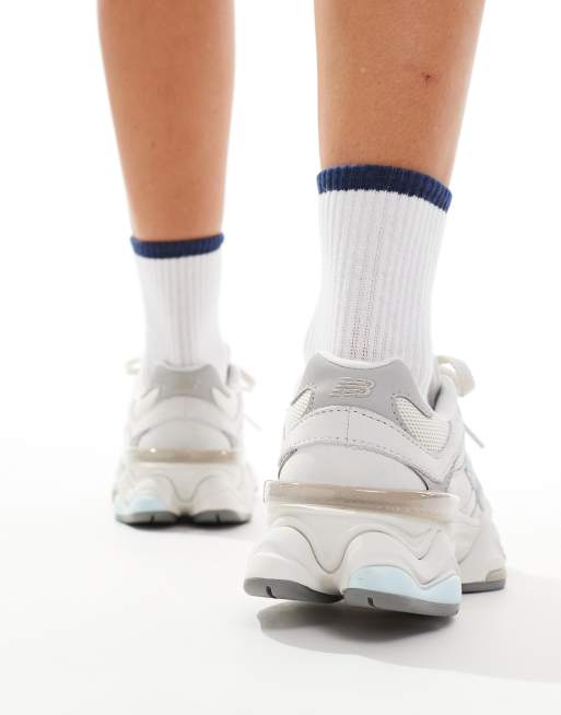 New Balance - 9060 - Sneakers bianco sporco e azzurre, 3 di 5