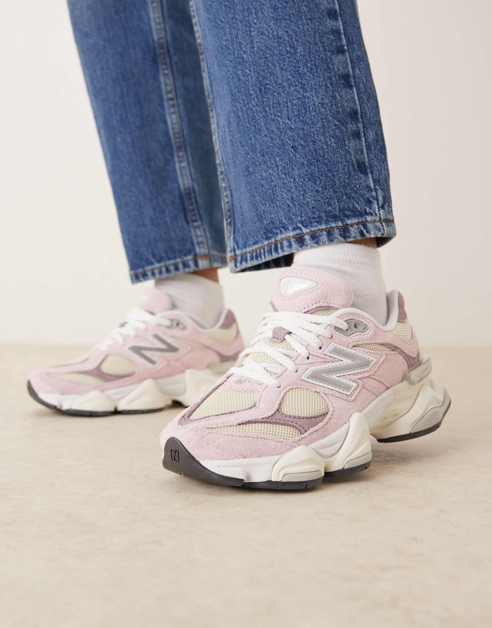 Кроссовки New Balance 9060 розового цвета