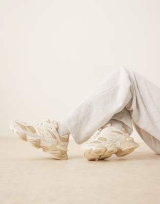  9060 unisex trainers in beige and brown