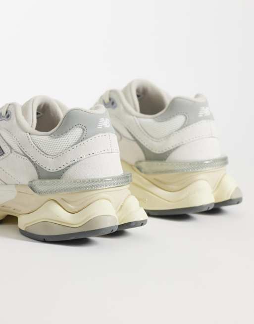 New Balance – 9060 – Vita sneakers med grå, metalliska detaljer, 2 av 5