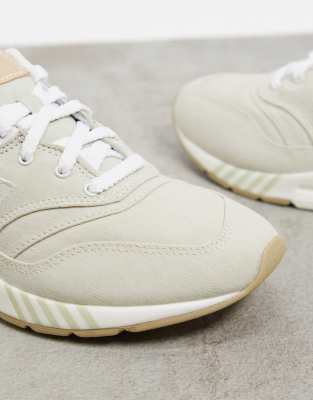new balance 997h trainers in beige and pink