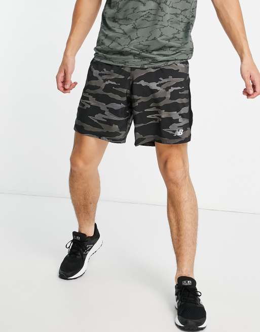 New Balance – Accelerate – Grå, kamouflagemönstrade shorts