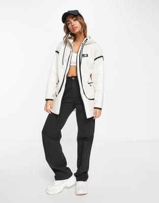 New Balance New Balance All Terrain sherpa jacket in white-Black