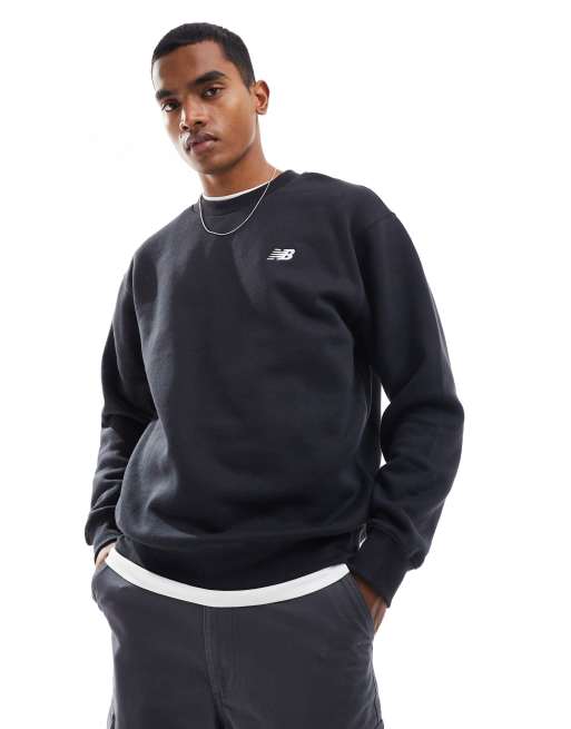 New Balance – Angerautes Sweatshirt in Schwarz mit kleinem Logo