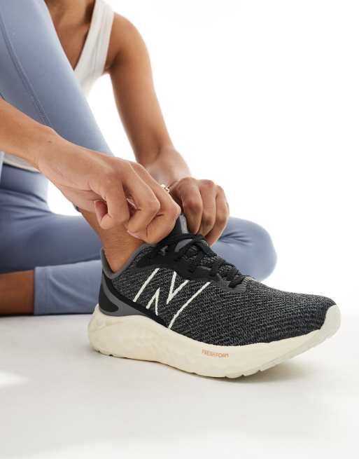 New Balance - Arishi - Hardloopschoenen in zwart