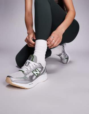 New Balance New Balance Arishi running trainers in silver and green-Grey