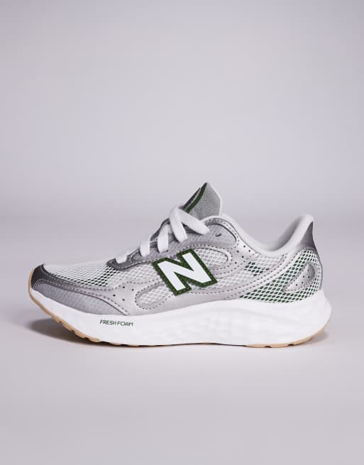 New Balance - Arishi - Sølvfarvede og grønne løbesneakers, 2 af 5