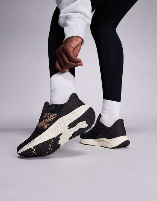 New Balance – Arishi – Svarta och leopardmönstrade löparskor, 3 av 5