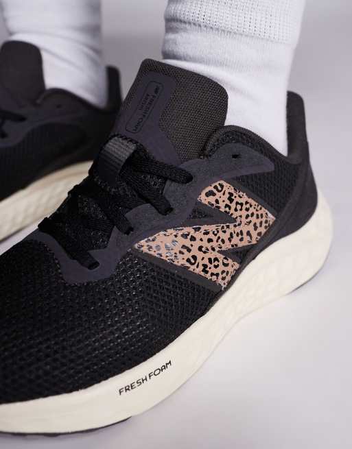 New Balance – Arishi – Svarta och leopardmönstrade löparskor, 4 av 5