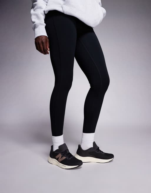 New Balance – Arishi – Svarta och leopardmönstrade löparskor, 5 av 5