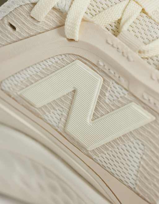 New Balance Arishi womens running trainers in off white, 4 of 5
