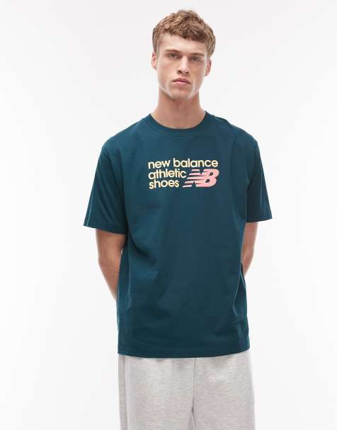New Balance - Athletics - Premium - Ruimvallend T-shirt met logo op de borst in donkergroen - view 1