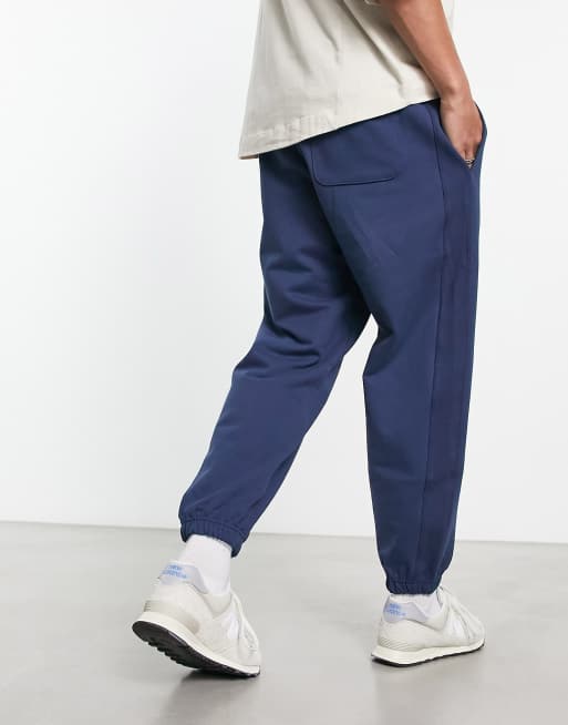New Balance – Athletics Remastered – Jogginghose in Marineblau, 2 von 4