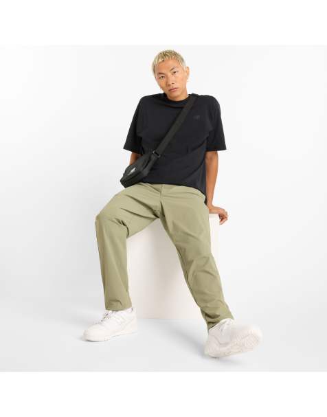 New Balance - Athletics - Standaard toelopende ripstop broek van 30 inch in donker olijfgroen - view 1