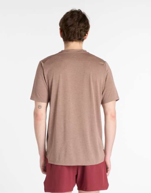 New Balance – Athletics – T-Shirt in brauner, melierter Schatten, 2 von 4
