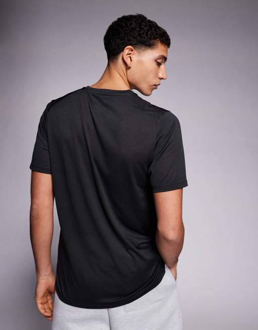 New Balance - Athletics - T-shirt in zwart, 3 van 5
