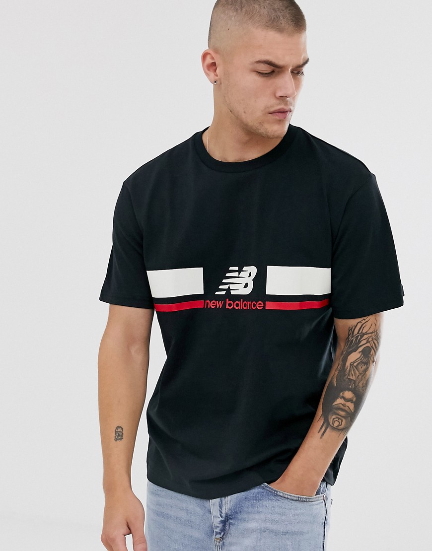 New Balance Athletics - T-shirt nera con logo sul petto-Nero