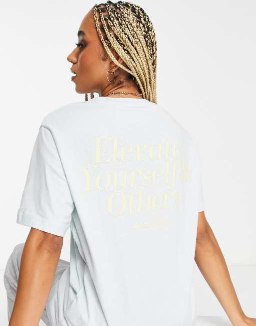 New Balance – Błękitny T-shirt z napisem „Health Club”