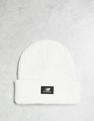 New Balance – Biała czapka beanie z dzianiny o waflowej strukturze