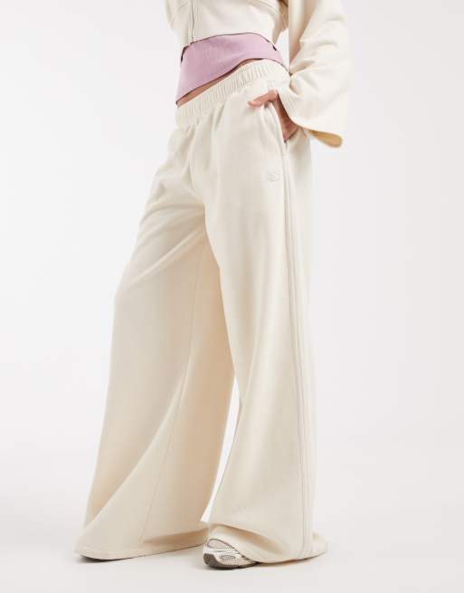 New Balance brushed coastal fleece pant in beige, 2 of 5