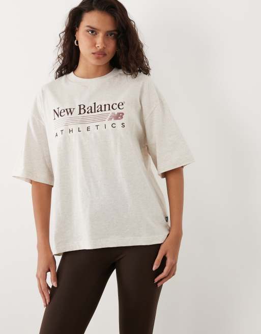 New Balance - camiseta oversize Trackside en beige, 3 de 4