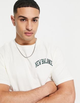 New Balance – College-T-Shirt in gebrochenem Weiß und Grün