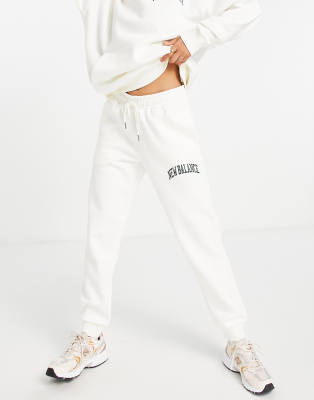 joggers off white