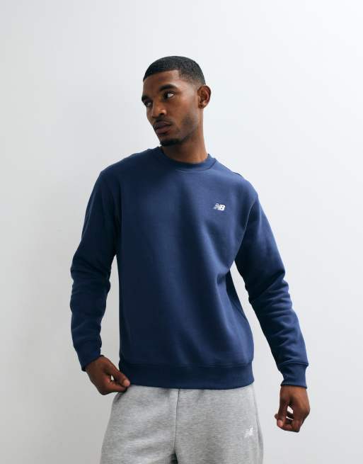 New Balance essential fleecesweatshirt in marineblauw, 5 van 5